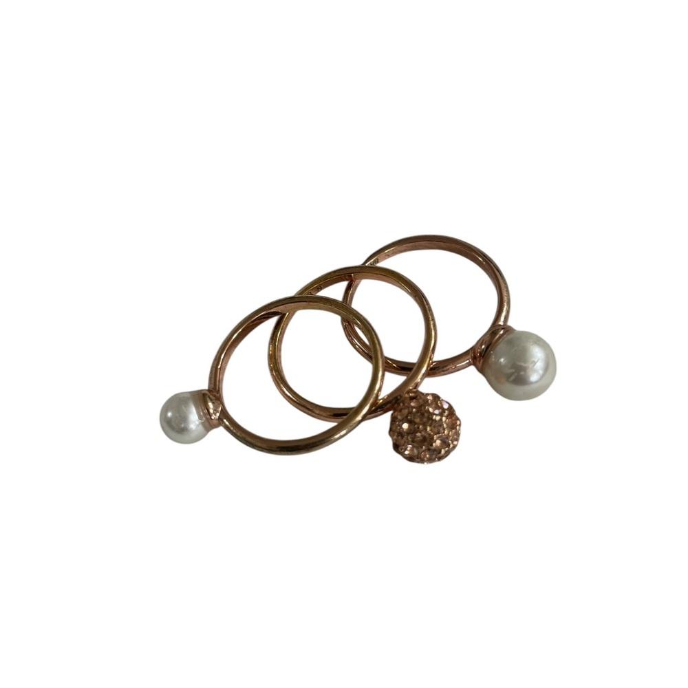 BANANA REPUBLIC Rose Gold Stack of 3 Rings Faux Pearl and Rhinestone Cluster - Picture 4 of 10